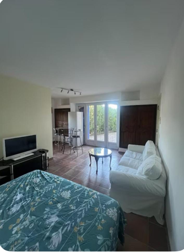 Studio sémaphore piscine gratuite juillet et août parking privé Apartment in Sainte-Maxime