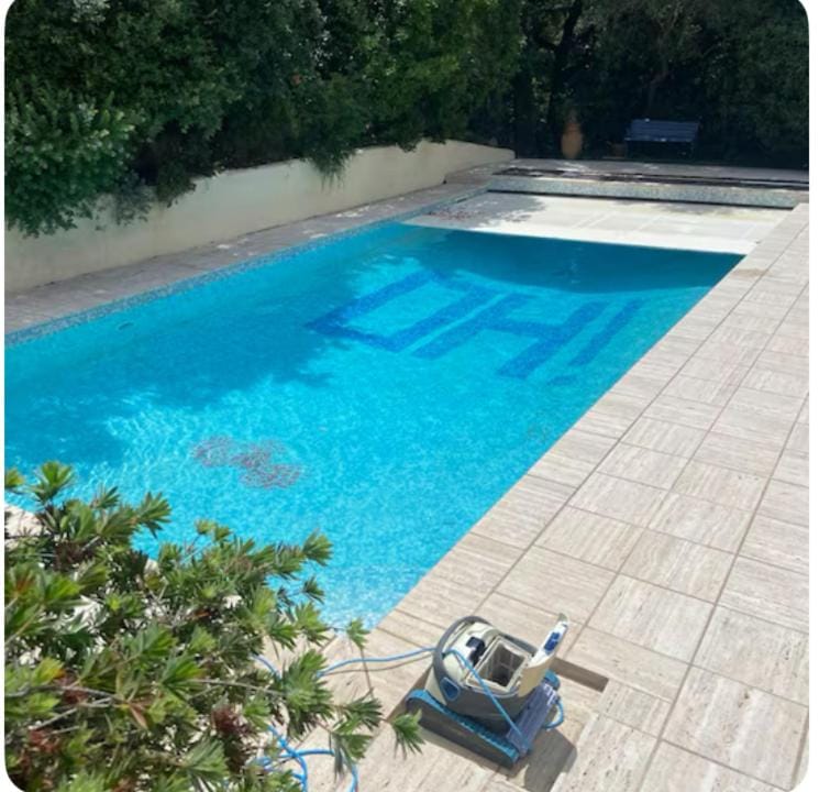 Studio sémaphore piscine gratuite juillet et août parking privé Apartment in Sainte-Maxime