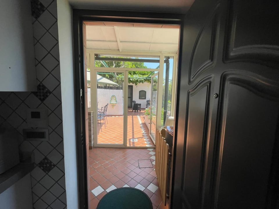 Facade/entrance, Balcony/Terrace, Garden view, Sea view