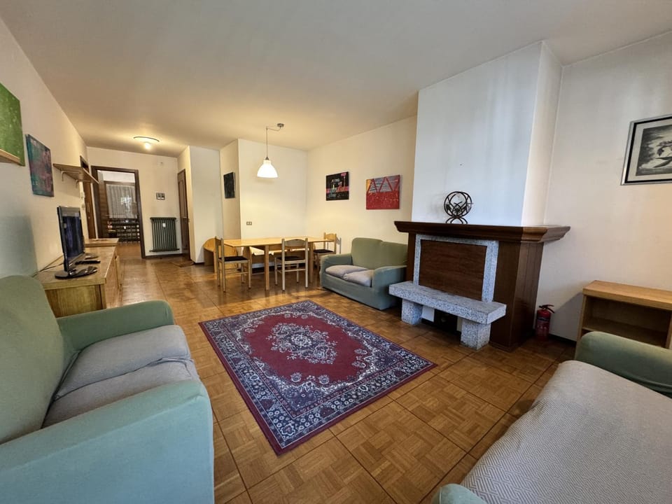 Communal lounge/ TV room, Living room