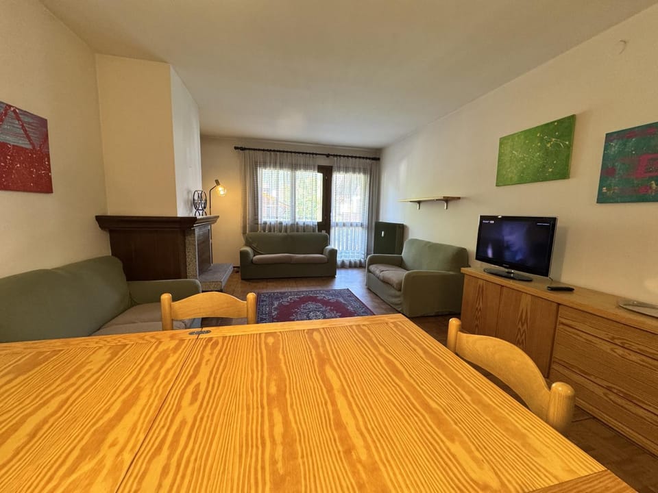 Communal lounge/ TV room, Living room