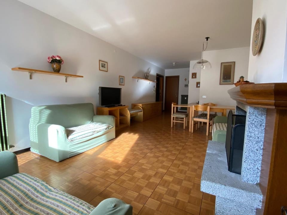 Communal lounge/ TV room, Living room