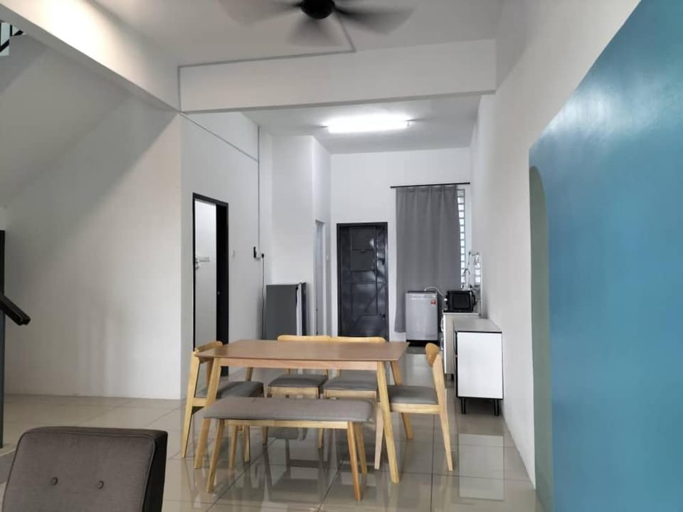 Cozy 4 bedrooms Double Storey Homestay, in front Kulim Central Mall House in Penang