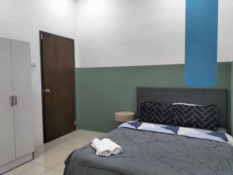 Cozy 4 bedrooms Double Storey Homestay, in front Kulim Central Mall House in Penang