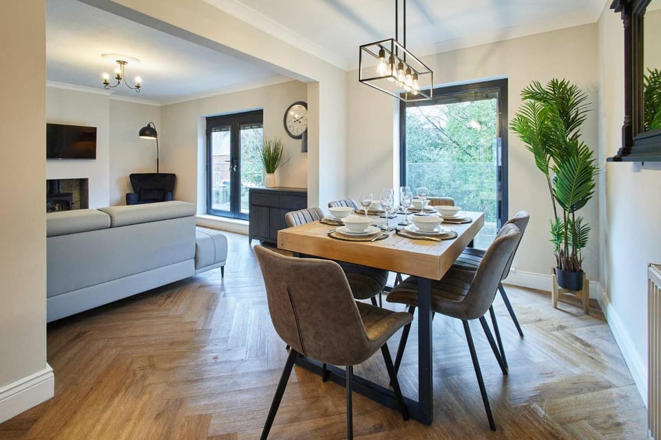 Living room, Seating area, Dining area