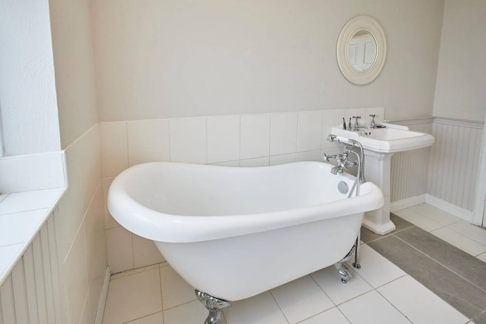 Bathroom, Bath