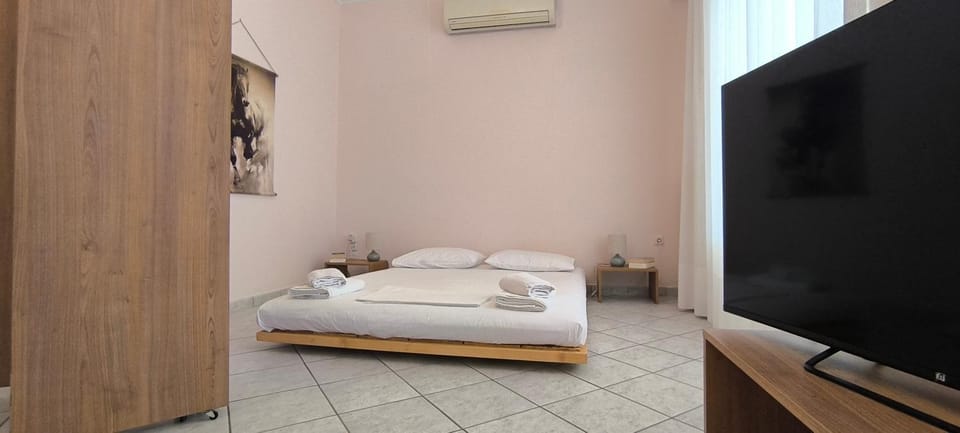 Communal lounge/ TV room, Bed, TV and multimedia, Photo of the whole room