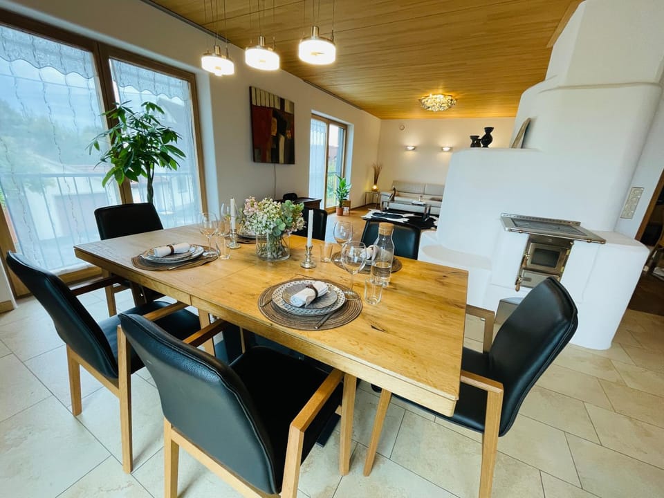 Living room, Dining area