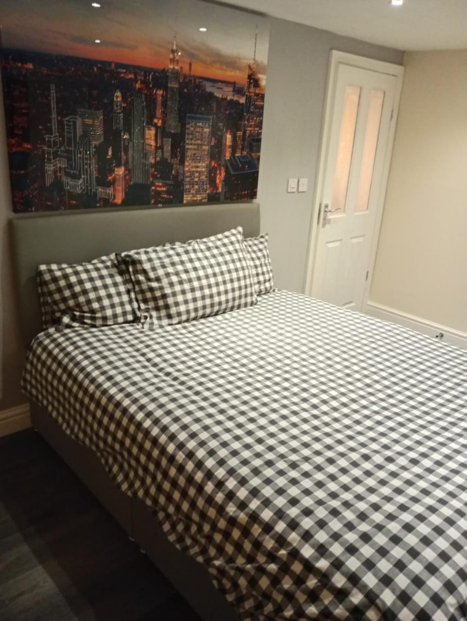 Lower Cheltenham Place Apartment in Bristol