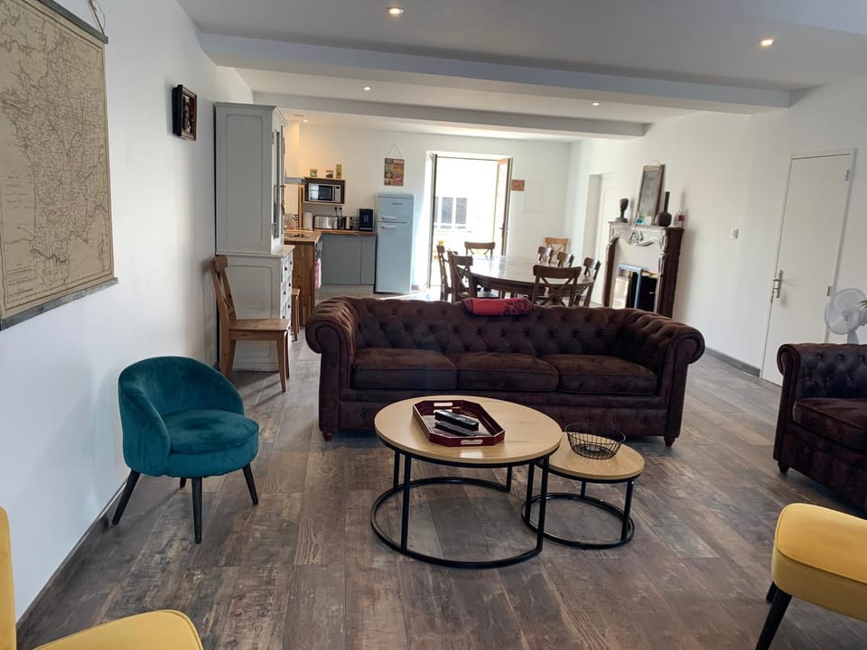 Living room, Seating area