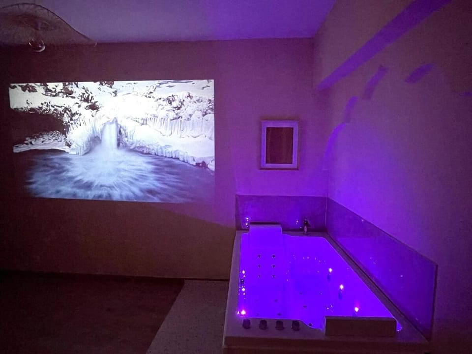 Natural landscape, Hot Tub, TV and multimedia
