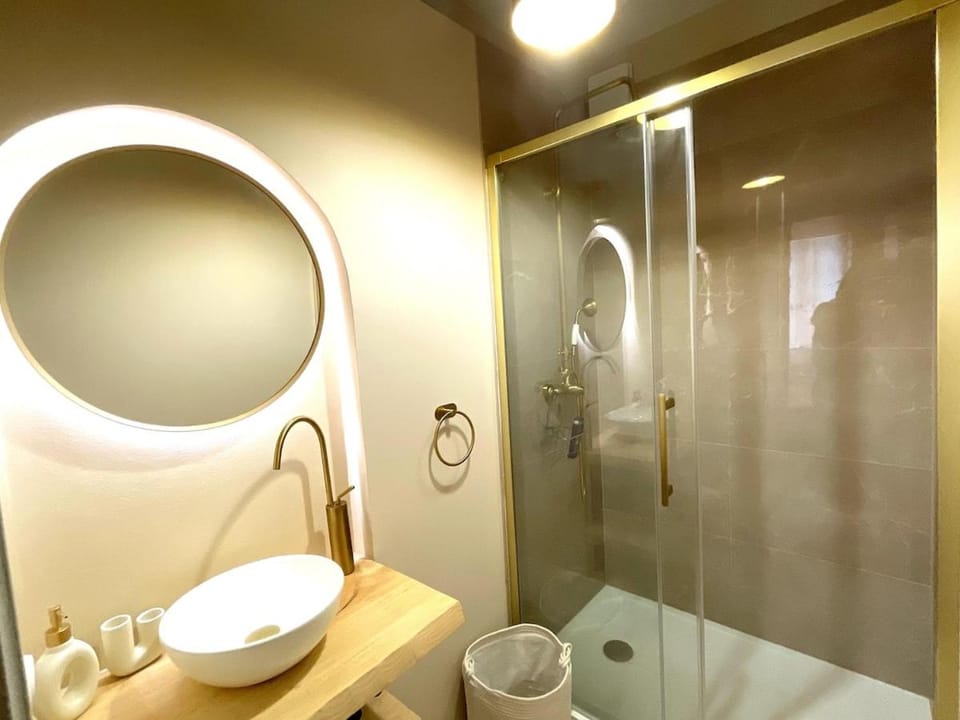 Shower, Bathroom