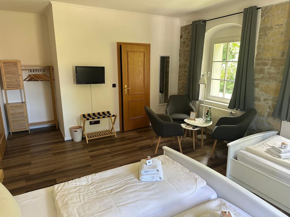 Bed, TV and multimedia, Photo of the whole room, Seating area