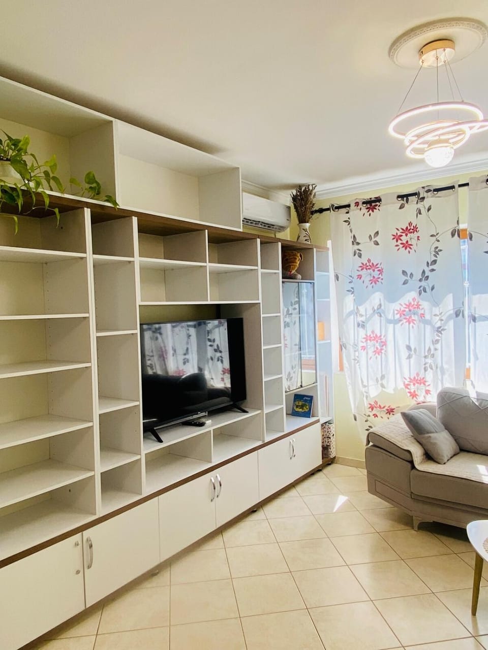 Communal lounge/ TV room, TV and multimedia, Living room, Seating area, Evening entertainment