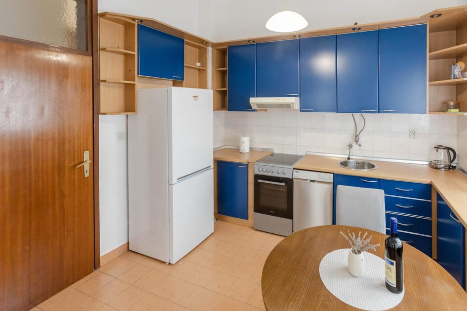 Kitchen or kitchenette, dishwasher, oven, stove