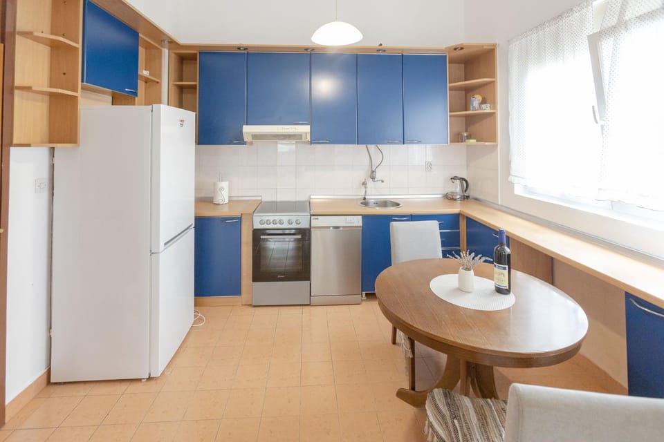 Kitchen or kitchenette, Dining area, dishwasher, oven, stove, toaster