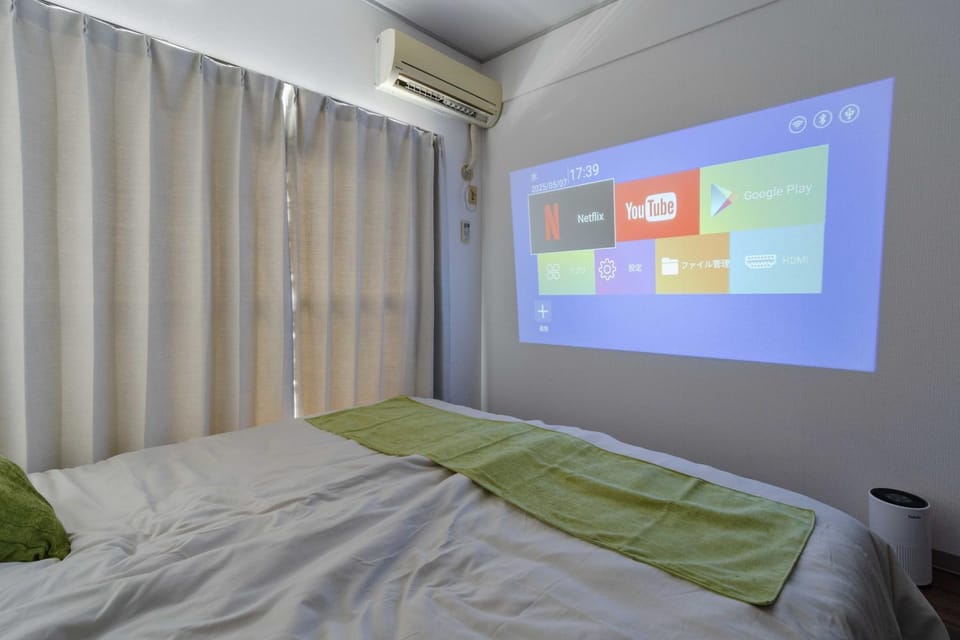 Bed, TV and multimedia, Bedroom