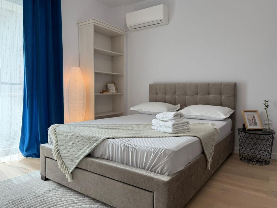 Bed, Photo of the whole room, Bedroom, towels, air conditioner