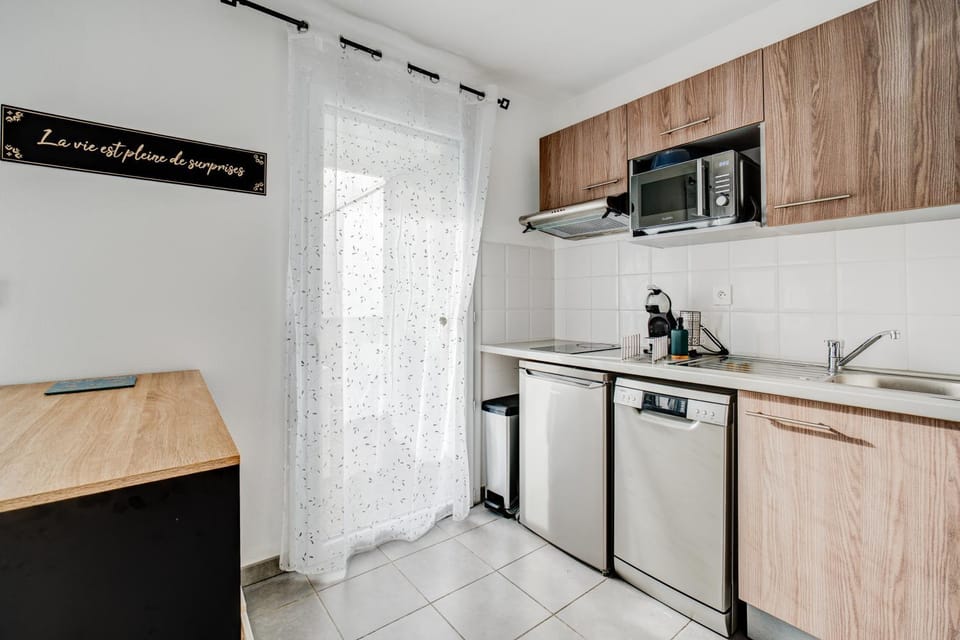 Kitchen or kitchenette, dishwasher, kitchen