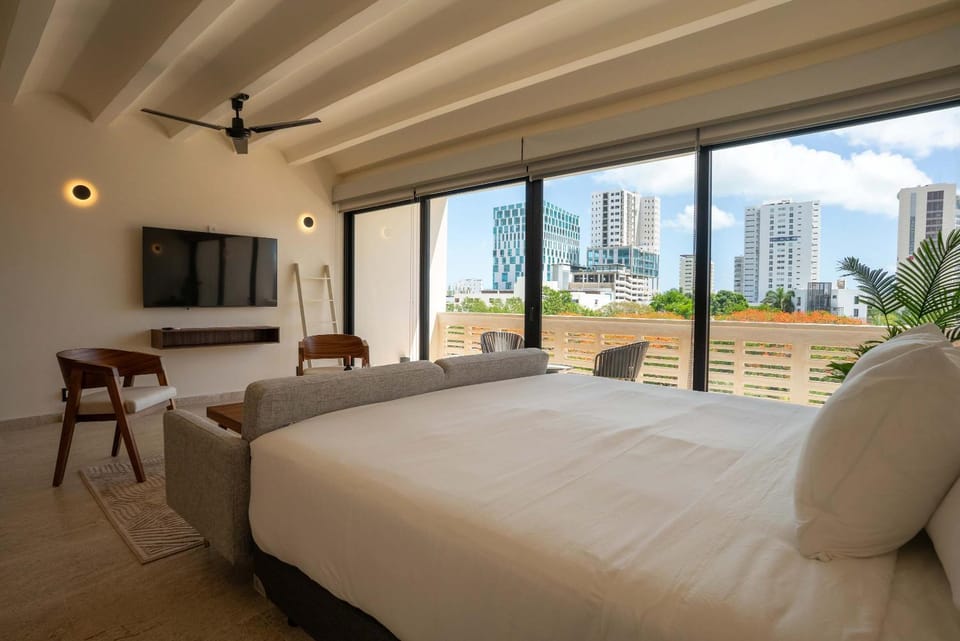Nomad Studio Fast WiFi and Rooftop Pool Apartment in Cancun