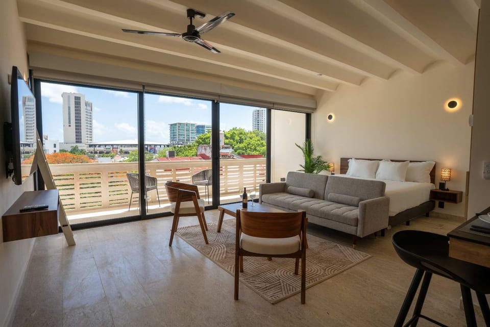 Nomad Studio Fast WiFi and Rooftop Pool Apartment in Cancun