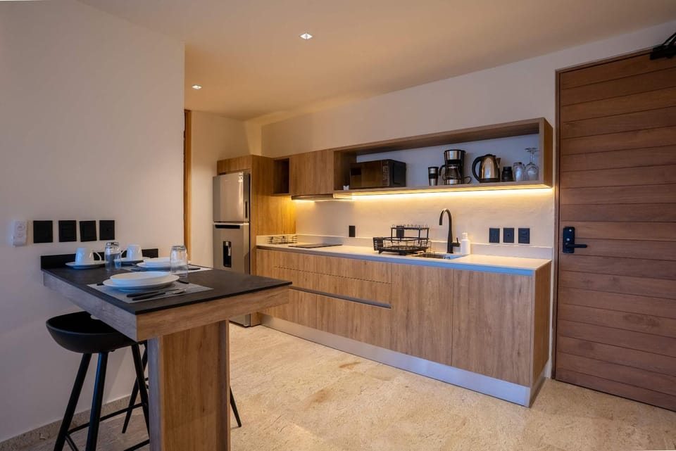 Nomad Studio Fast WiFi and Rooftop Pool Apartment in Cancun