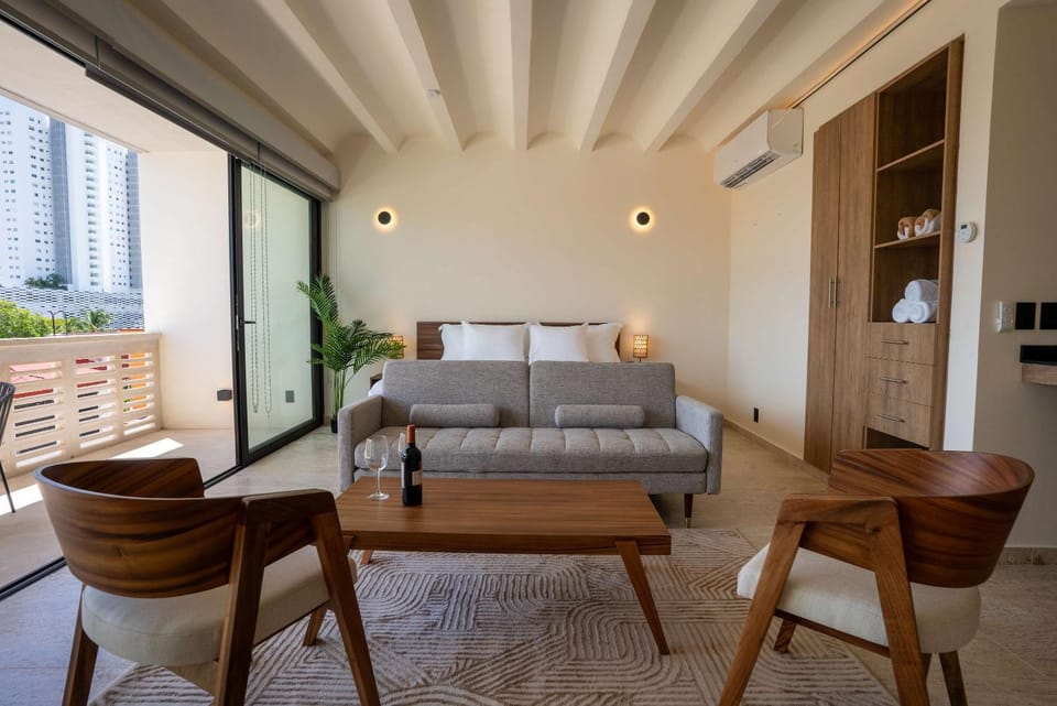 Nomad Studio Fast WiFi and Rooftop Pool Apartment in Cancun
