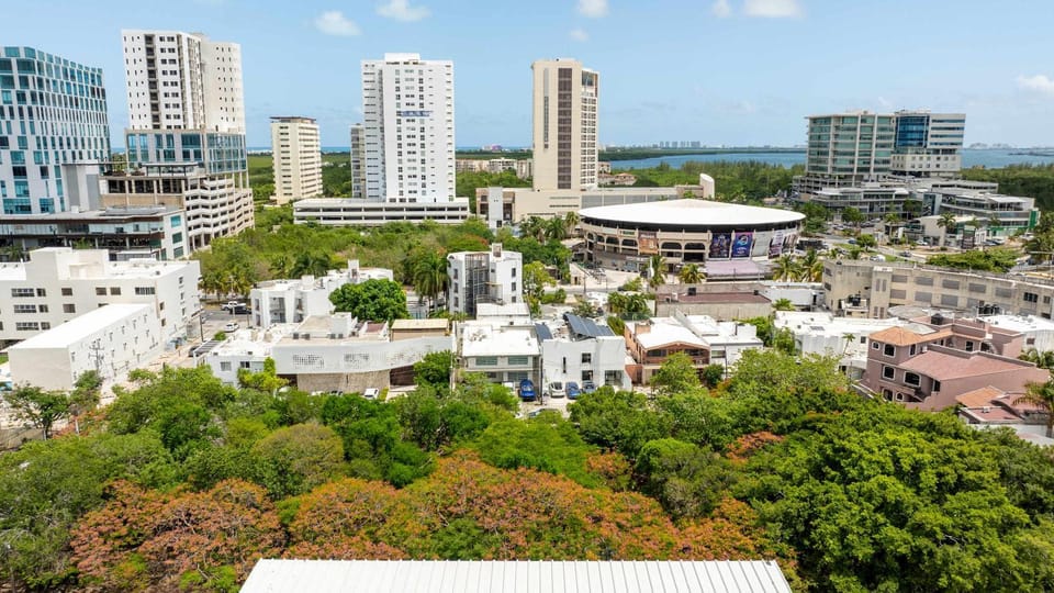 Work and Relax Studio with Rooftop and Workspace Apartment in Cancun