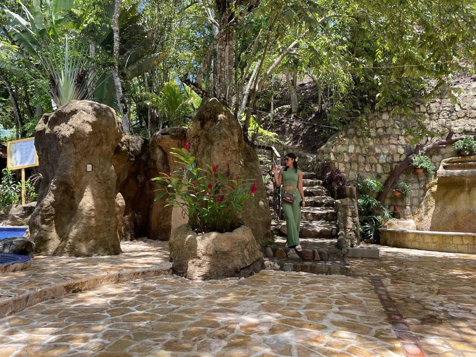 Hotel & Mariposario Mayan Hills Resort Hotel in Honduras