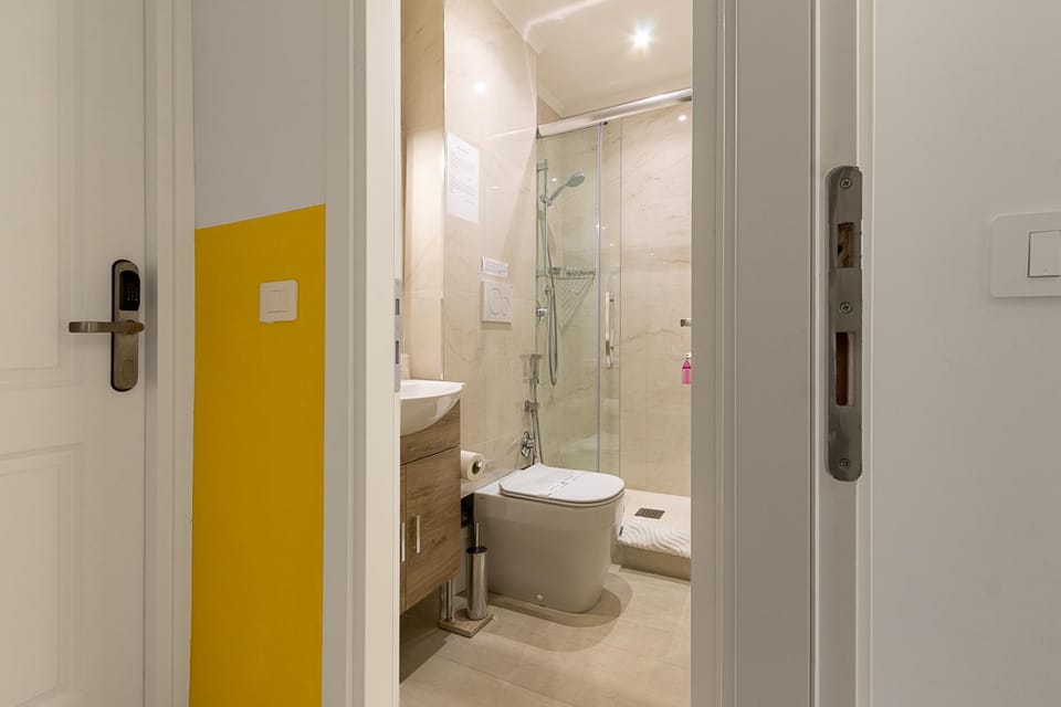Shower, Toilet, Bathroom