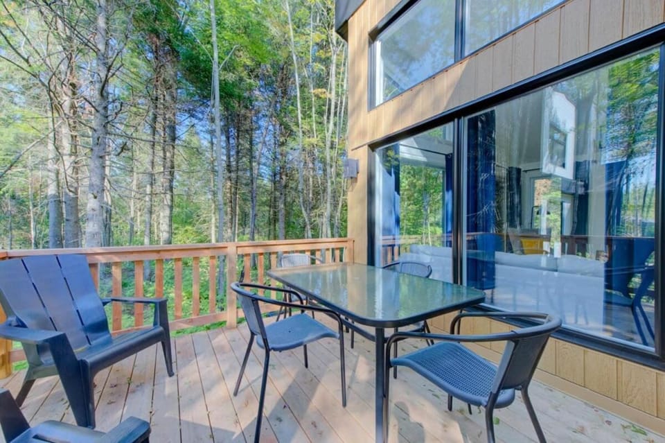 Chalet Le Baikal Chalet in Quebec