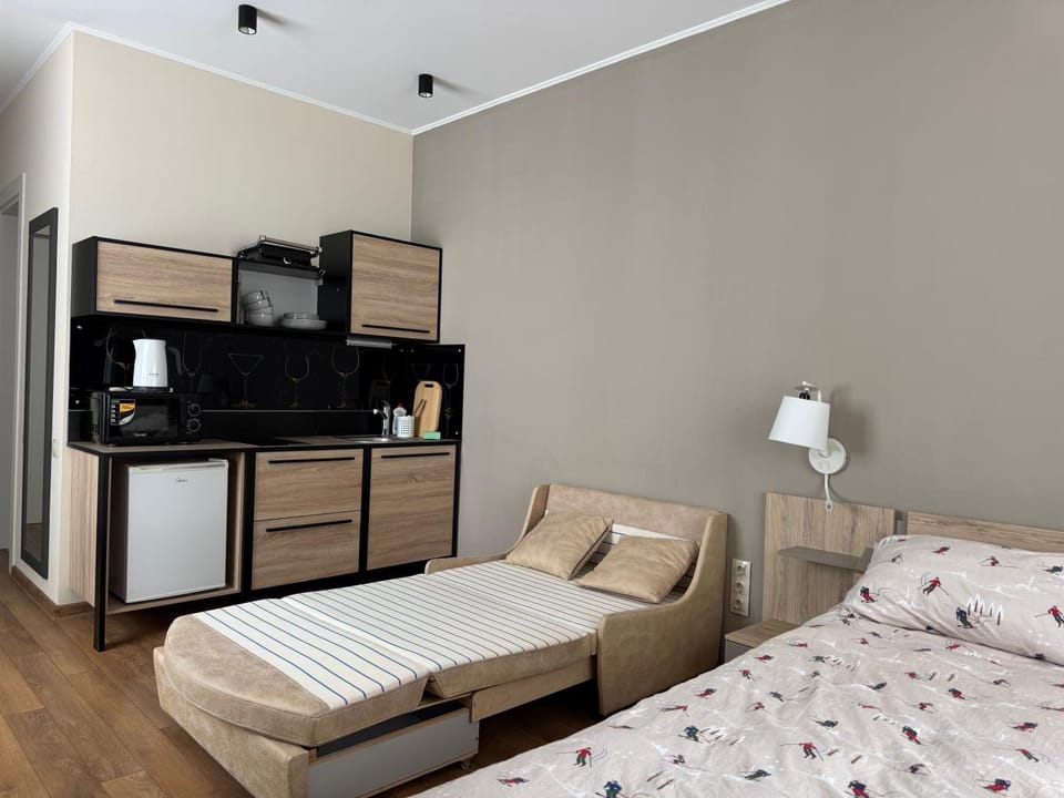 Bed, Kitchen or kitchenette, Living room, Bedroom, microwave, stove, toaster