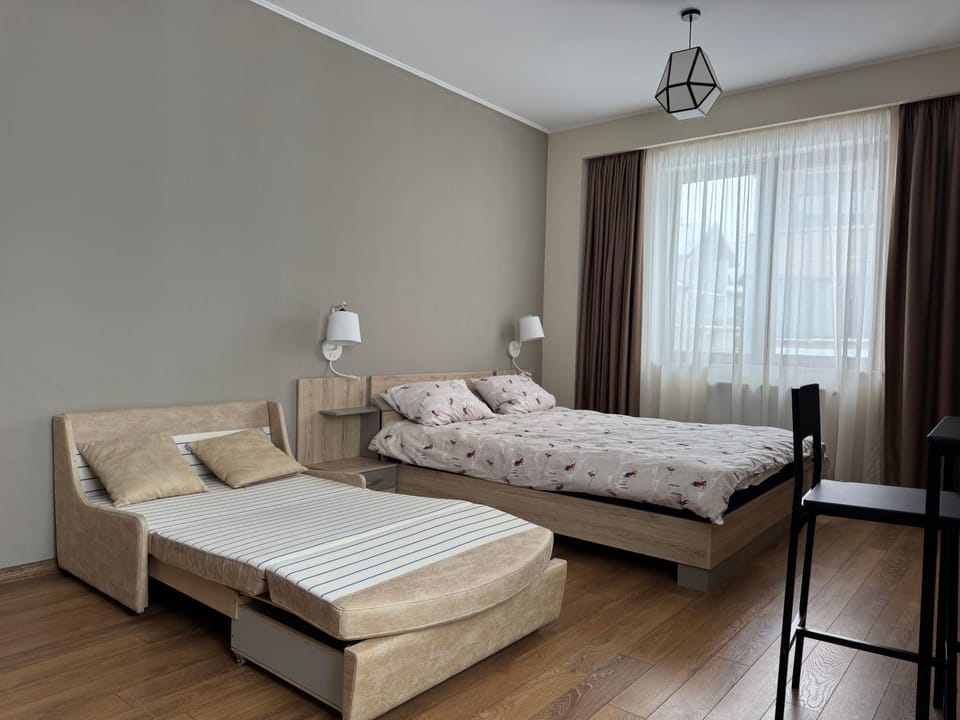Bed, Dining area, Bedroom