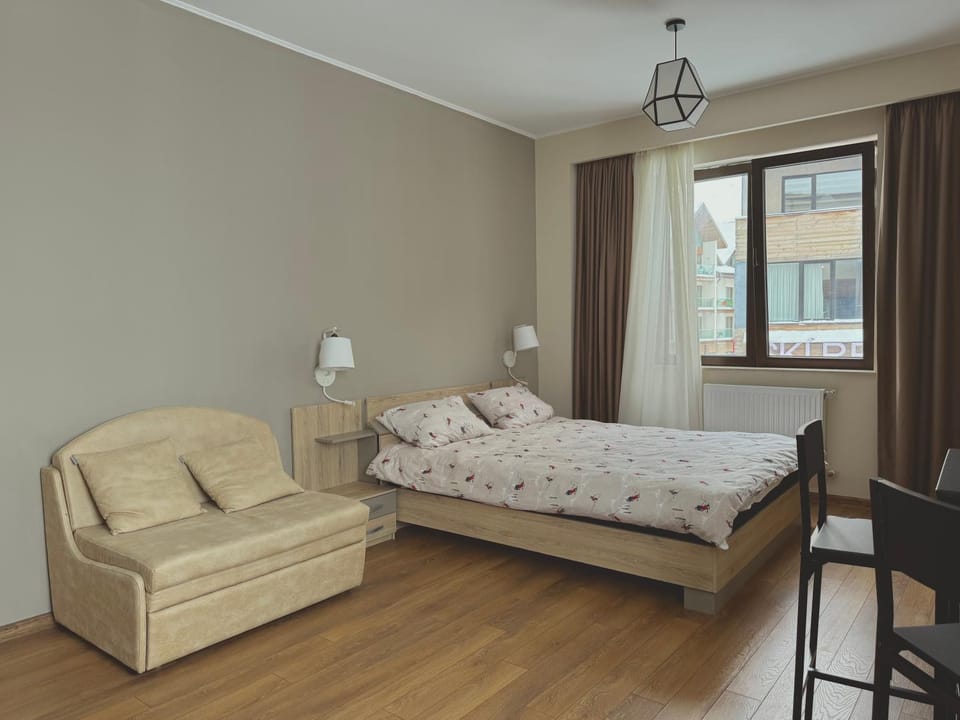 Bed, Dining area, Bedroom