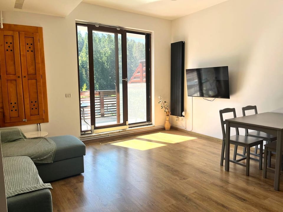 TV and multimedia, Balcony/Terrace, Living room, Seating area, Dining area, heating