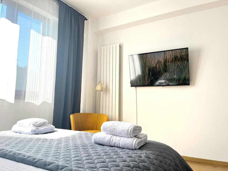 Bed, Bedroom, towels, wardrobe