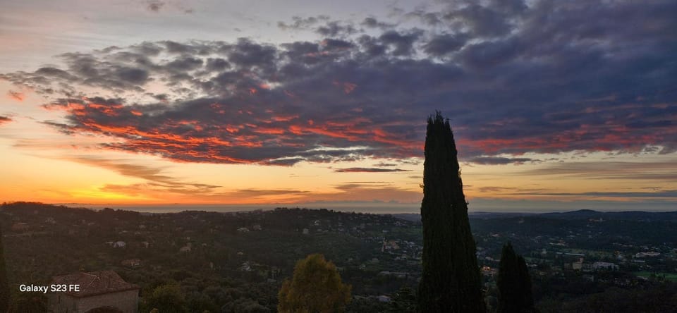 Appartement climatisé avec terrasse et vue panoramique Apartment in Grasse