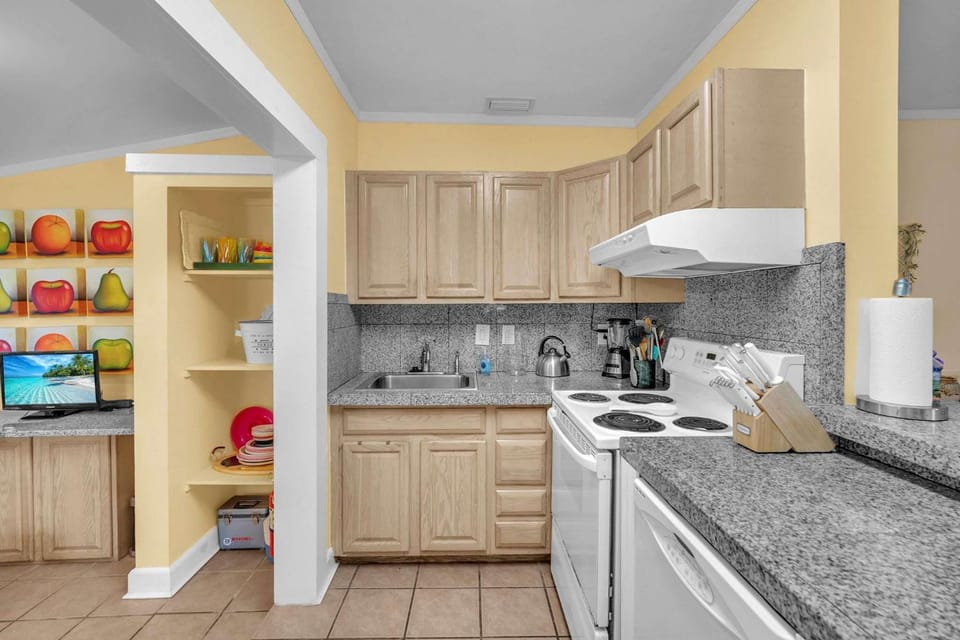 Blue Reverie - Downtown Cottage House in Fort Lauderdale