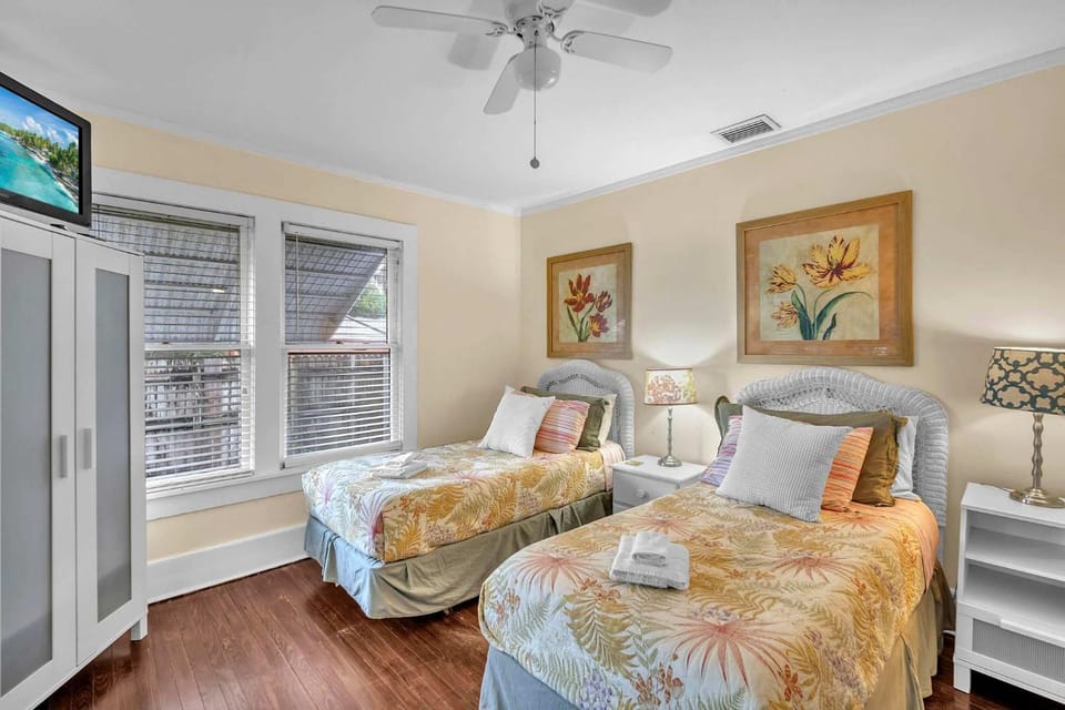 Blue Reverie - Downtown Cottage House in Fort Lauderdale