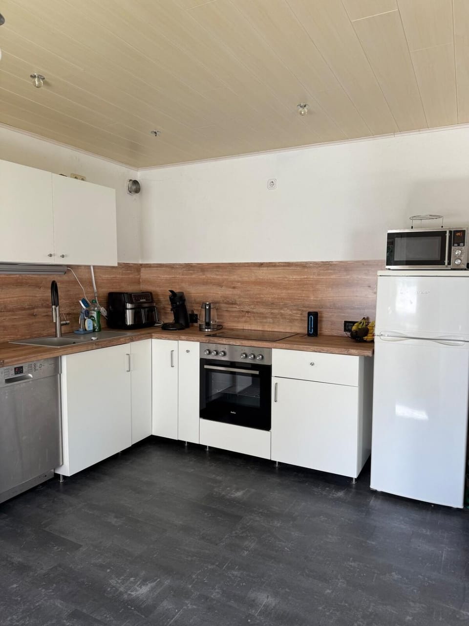 Coffee/tea facilities, Kitchen or kitchenette, dishwasher, oven, pet friendly, stove