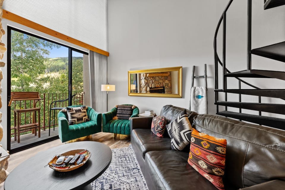 Day, View (from property/room), Balcony/Terrace, Living room, Seating area, Mountain view, fireplace, furniture