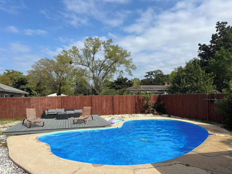 Swimming pool, Swimming pool