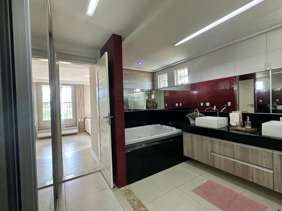 Hot Tub, Hot Tub, Bedroom, Bath, towels