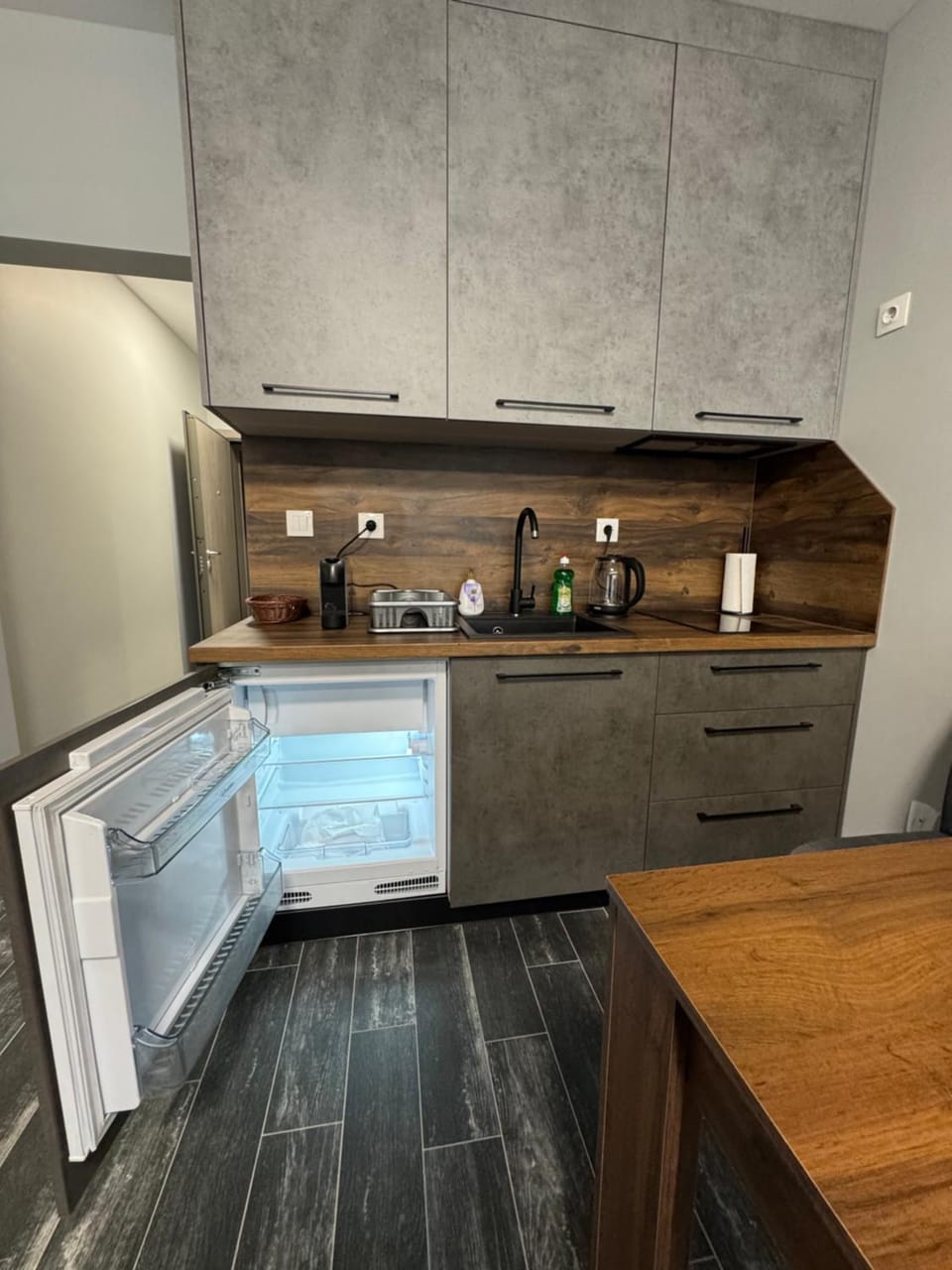 Kitchen or kitchenette