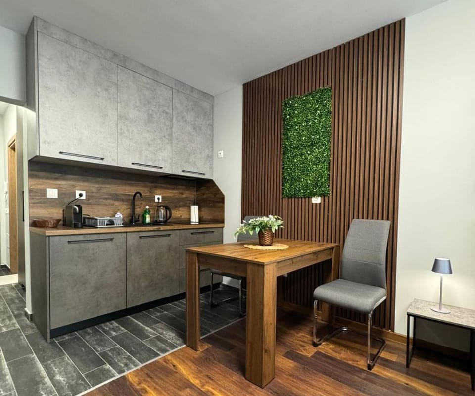 Coffee/tea facilities, Kitchen or kitchenette, Dining area