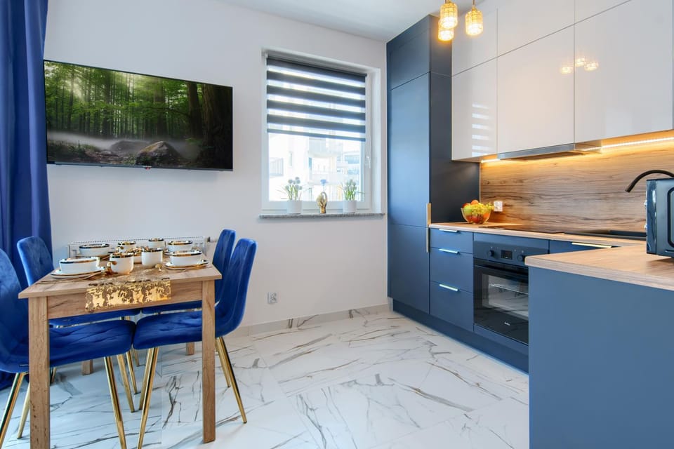 Kitchen or kitchenette, Dining area, stove