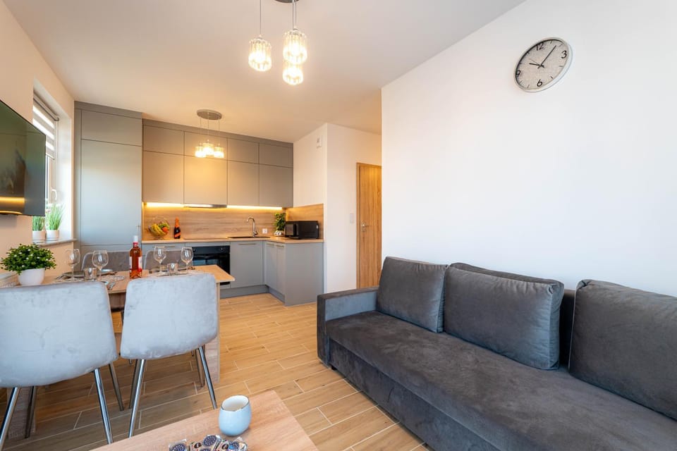 Kitchen or kitchenette, Living room, Seating area, Dining area