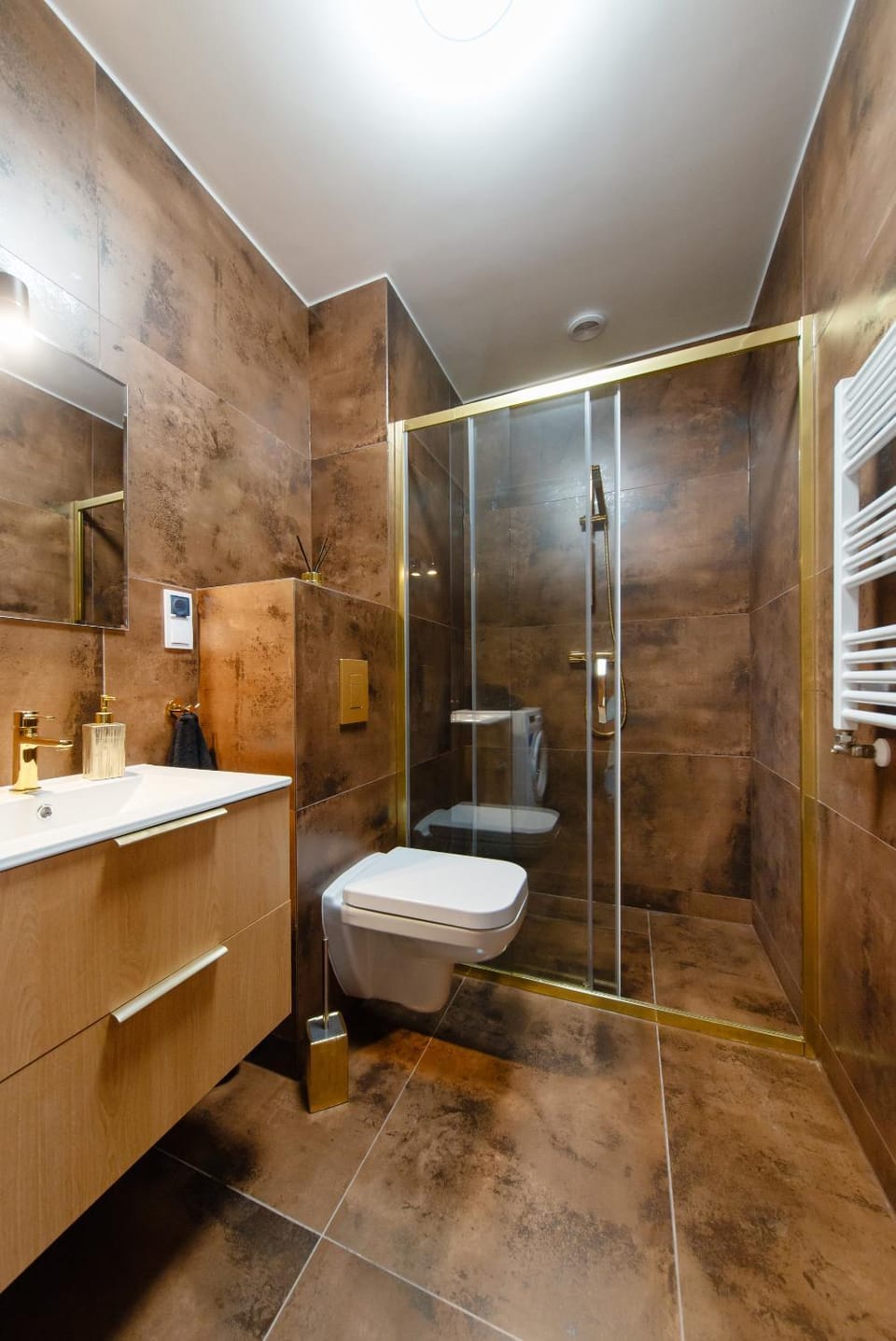 Shower, Toilet, Bathroom, towels