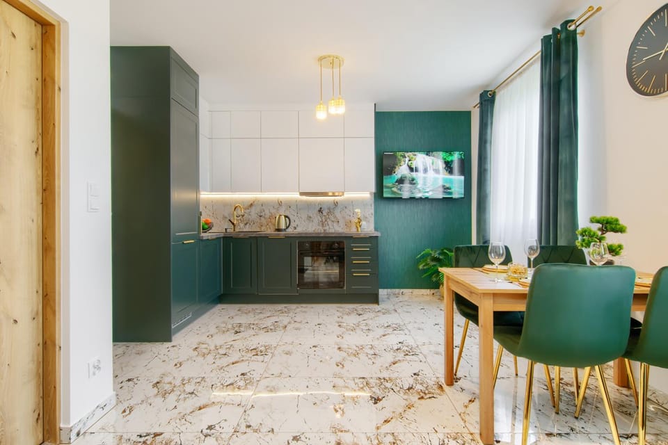 Kitchen or kitchenette, Living room, Seating area, Dining area