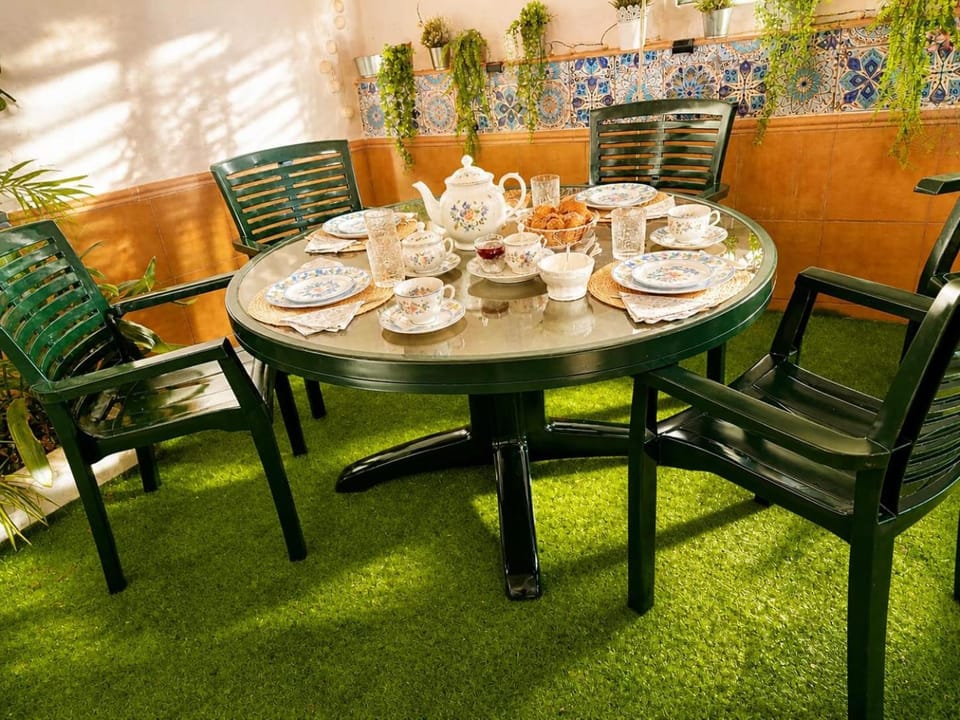 Patio, Food and drinks, Dining area, Food